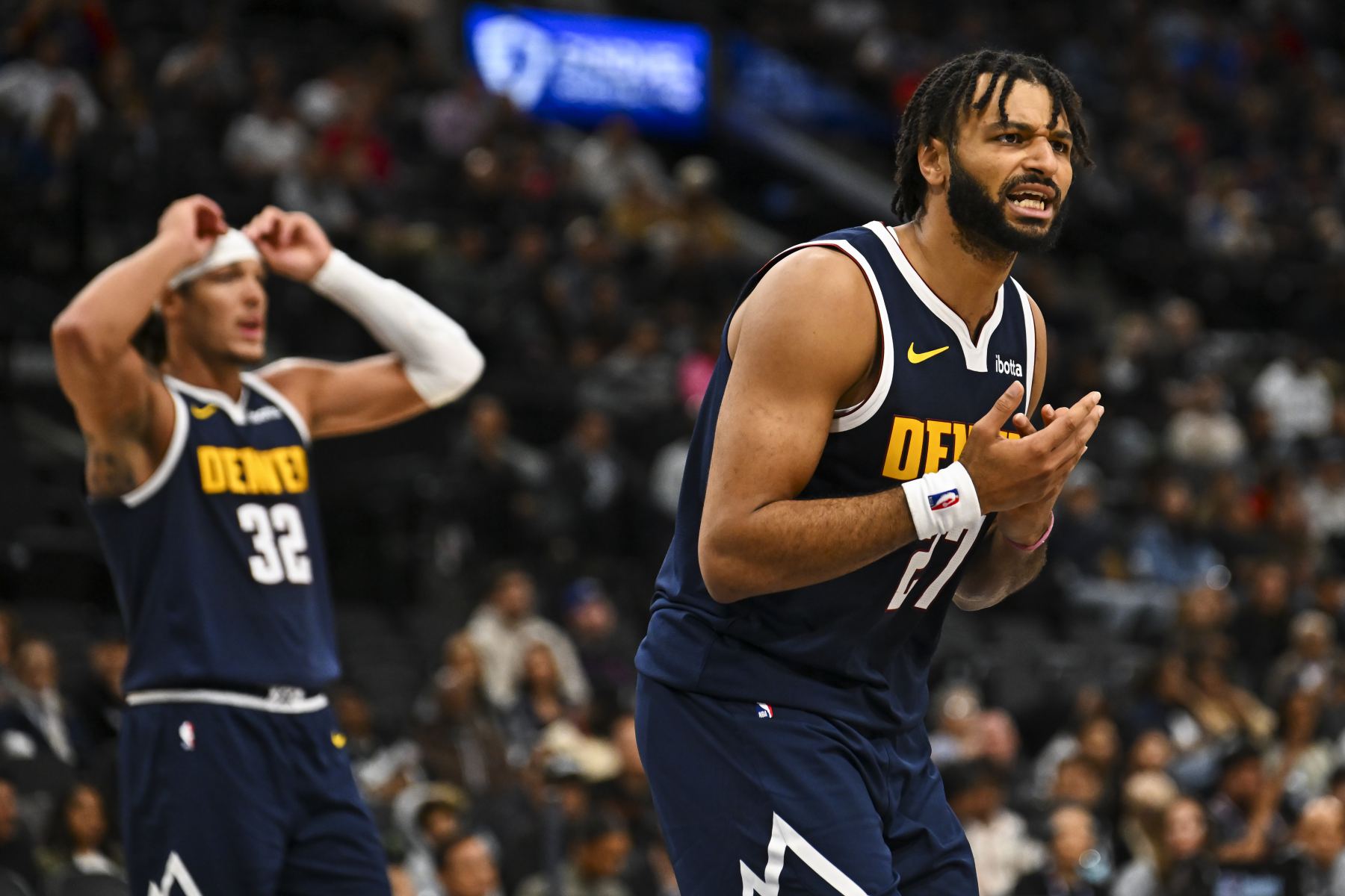 Gordon y Murray anotaron cifras dobles al mismo tiempo en el entretiempo, y los dos dieron un paso al frente para liderar a los Nuggets en el juego.