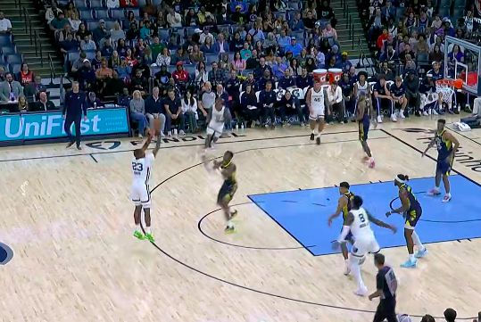 Coward anotó 15 puntos con 5 de 6 tiros en el tercer cuarto. Los Grizzlies lideraron a los Pacers con 43 puntos en el cuarto y 19 puntos.