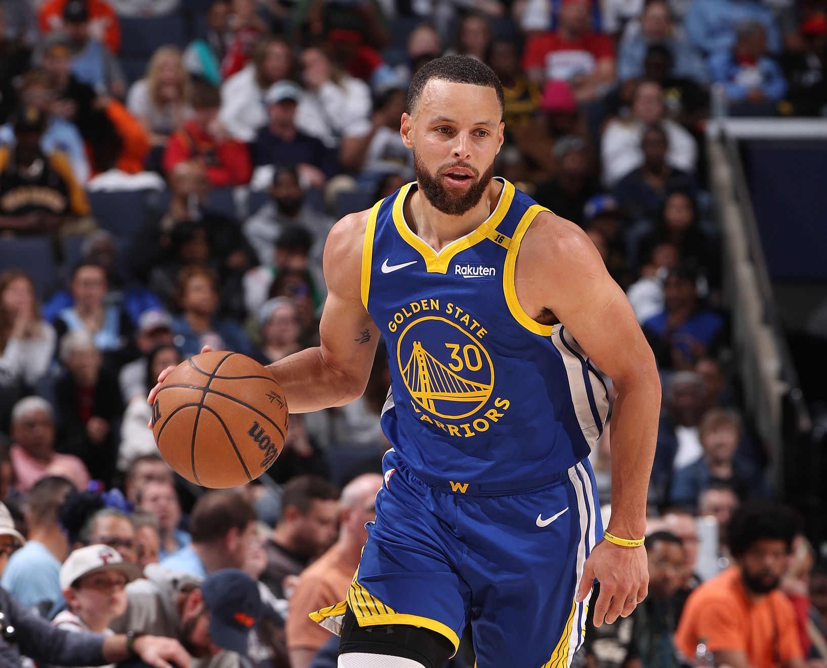 Reportero del equipo: la condición de Curry empeoró anoche y hoy no irá a Sacramento con el equipo