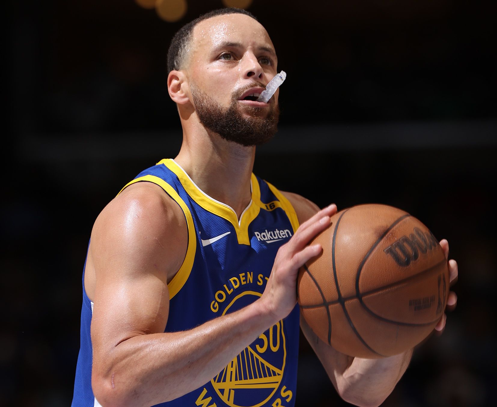 ¡Mantente fuerte con la vejez! Curry se convirtió en el base de mayor edad en la historia de la NBA en anotar 45 puntos en dos partidos consecutivos.