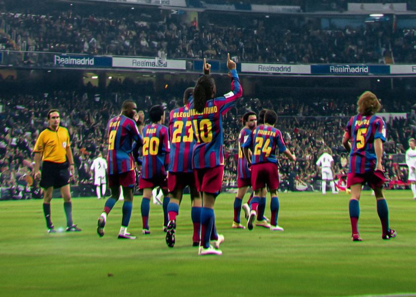 Las redes sociales de Ronaldinho publican fotos de su victoria en el Bernabéu hace 20 años para calentar el Clásico